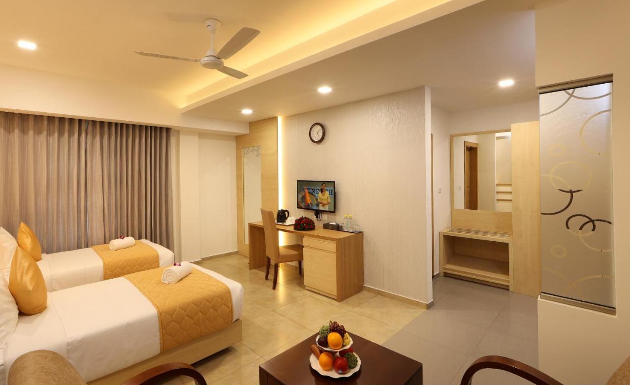 Hotel Flora Charishma Residency Aluva Kochi Exterior foto