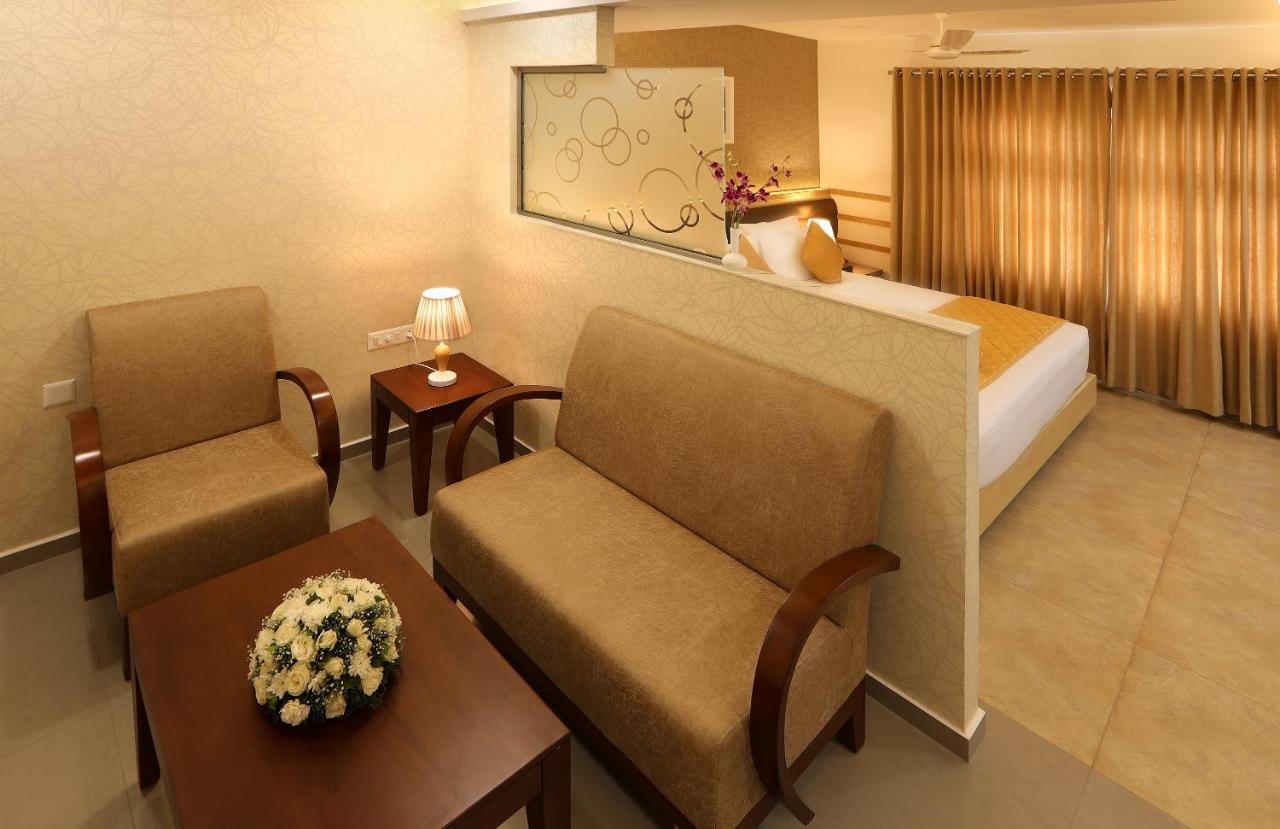 Hotel Flora Charishma Residency Aluva Kochi Exterior foto