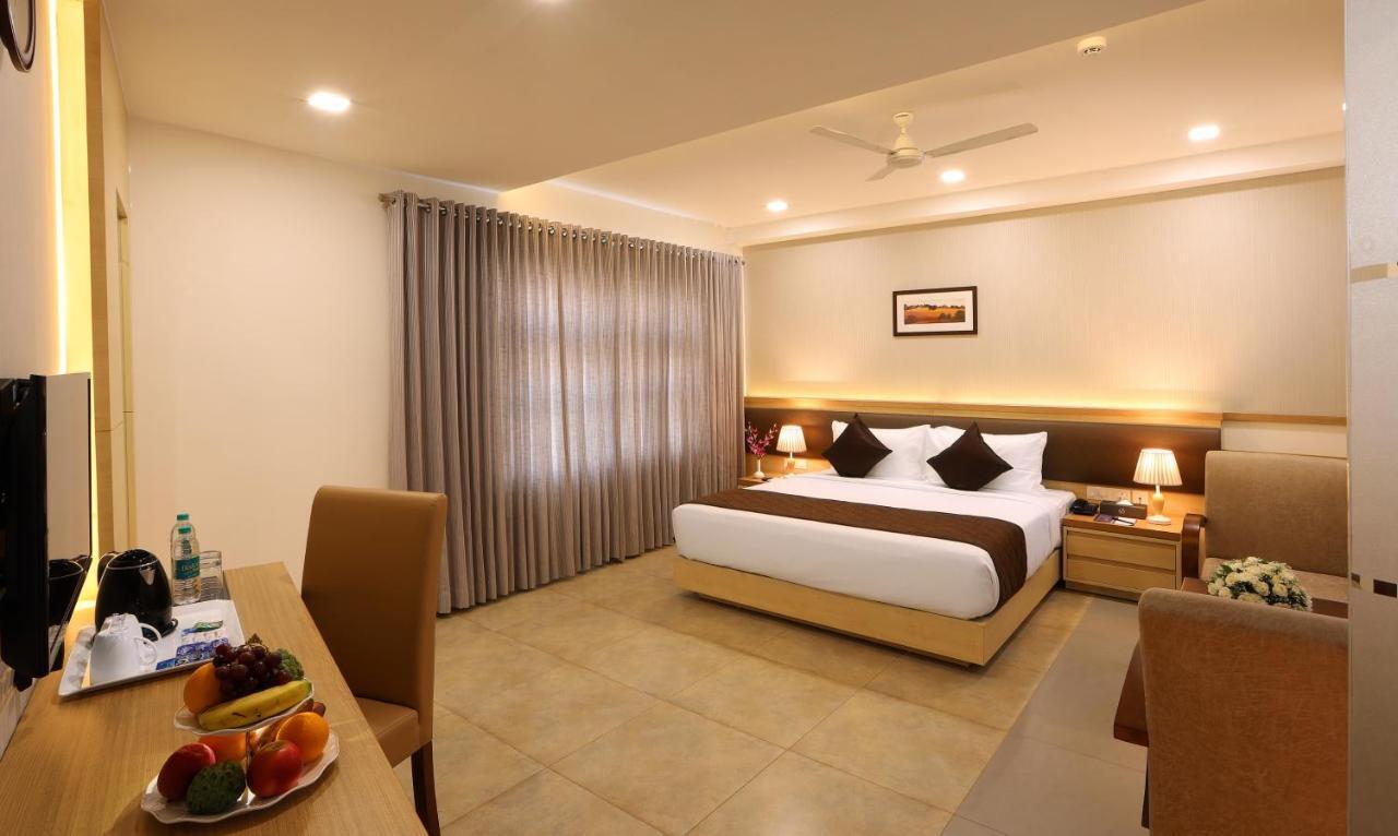 Hotel Flora Charishma Residency Aluva Kochi Exterior foto