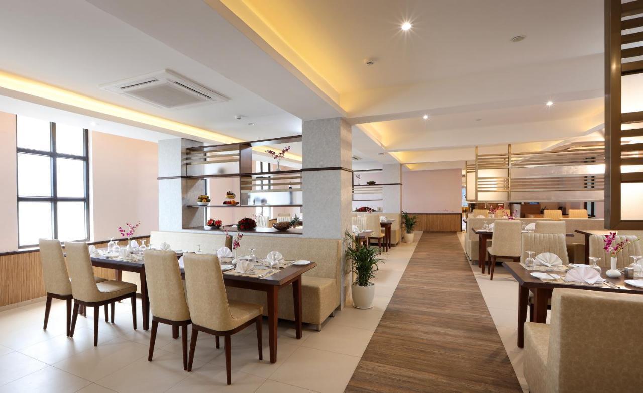 Hotel Flora Charishma Residency Aluva Kochi Exterior foto
