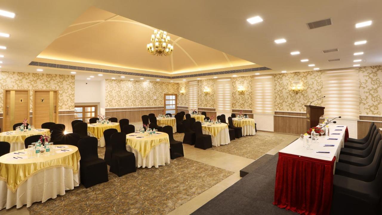 Hotel Flora Charishma Residency Aluva Kochi Exterior foto